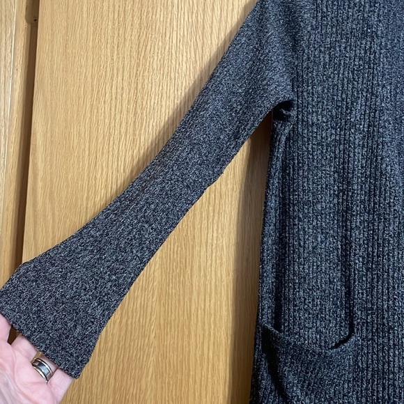 LuLaRoe XS long heathered grey open front cardigan with front pockets - Picture 4 of 9